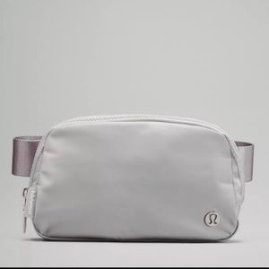 Lululemon everywhere belt bag